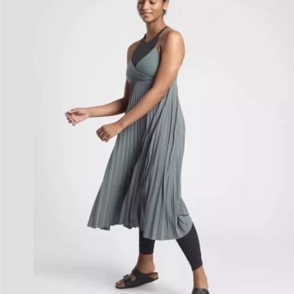 Athleta Size S Pleated Pirouette Layering Dress in Metropolis Grey - Picture 1 of 10
